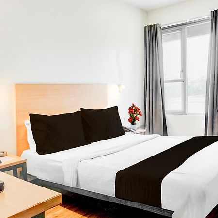 Super Townhouse Mg Road Pune Esterno foto