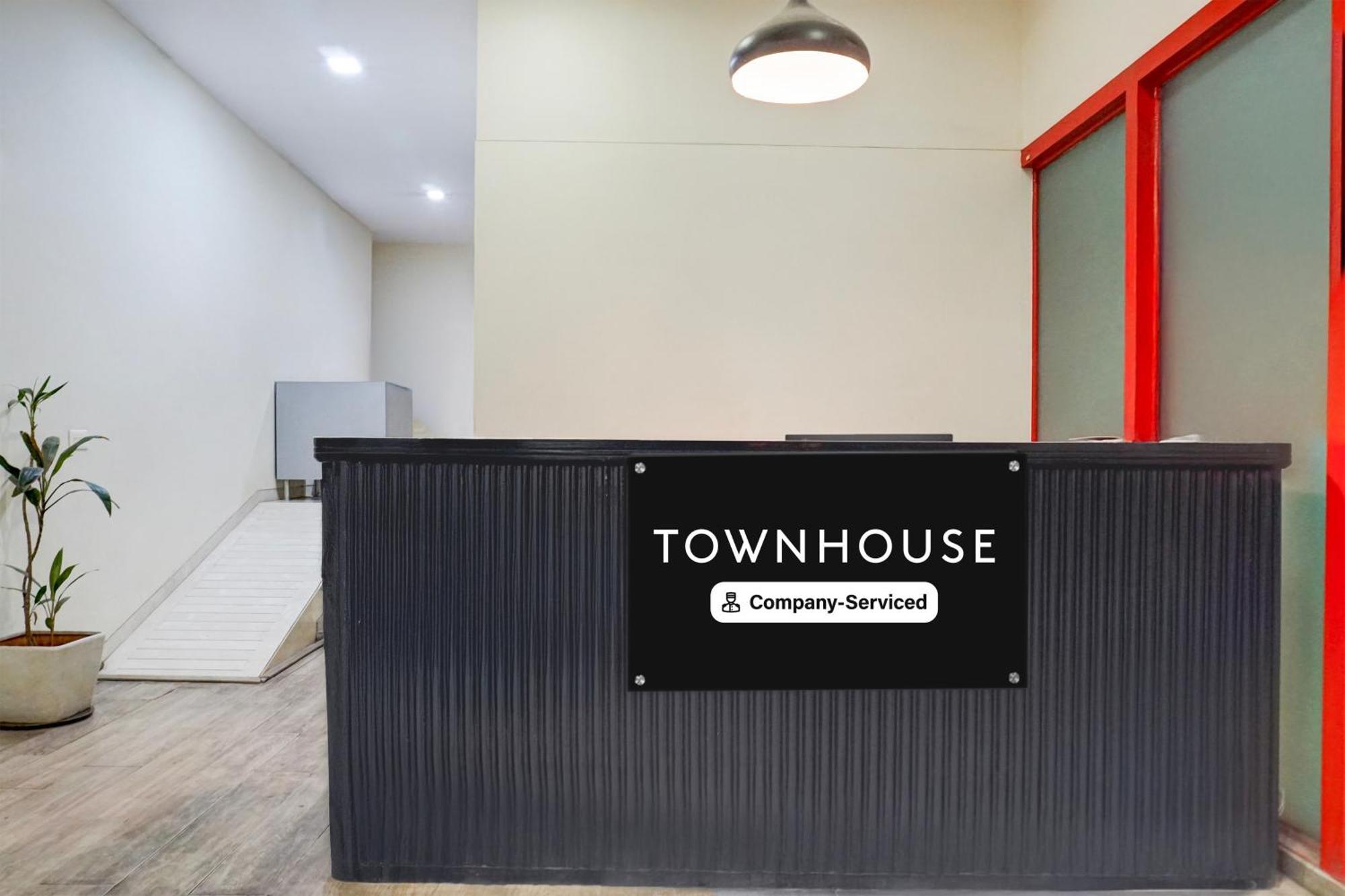 Super Townhouse Mg Road Pune Esterno foto