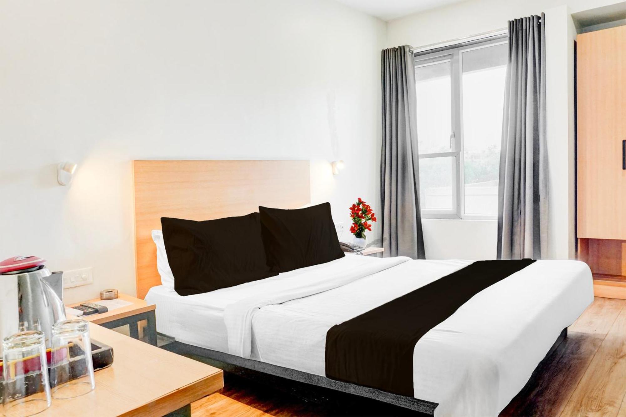 Super Townhouse Mg Road Pune Esterno foto