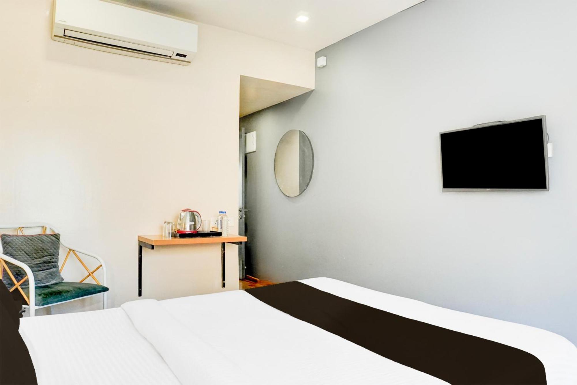 Super Townhouse Mg Road Pune Esterno foto