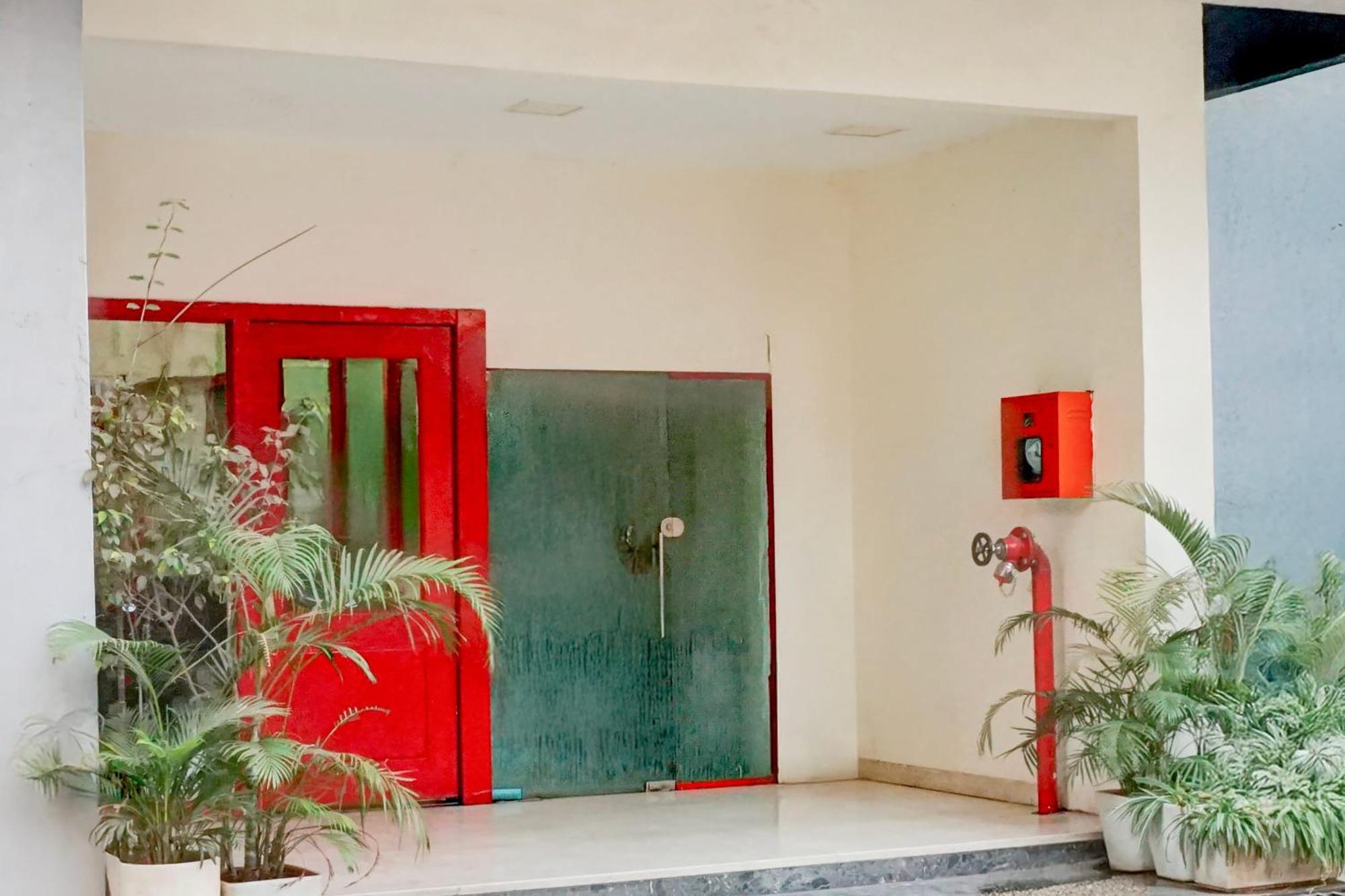 Super Townhouse Mg Road Pune Esterno foto