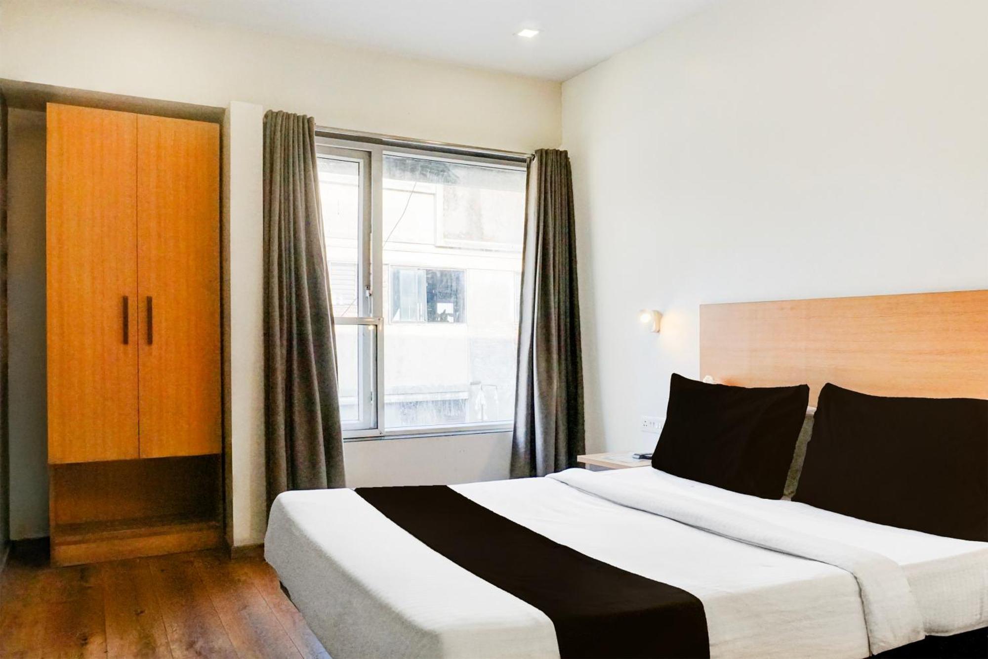 Super Townhouse Mg Road Pune Esterno foto