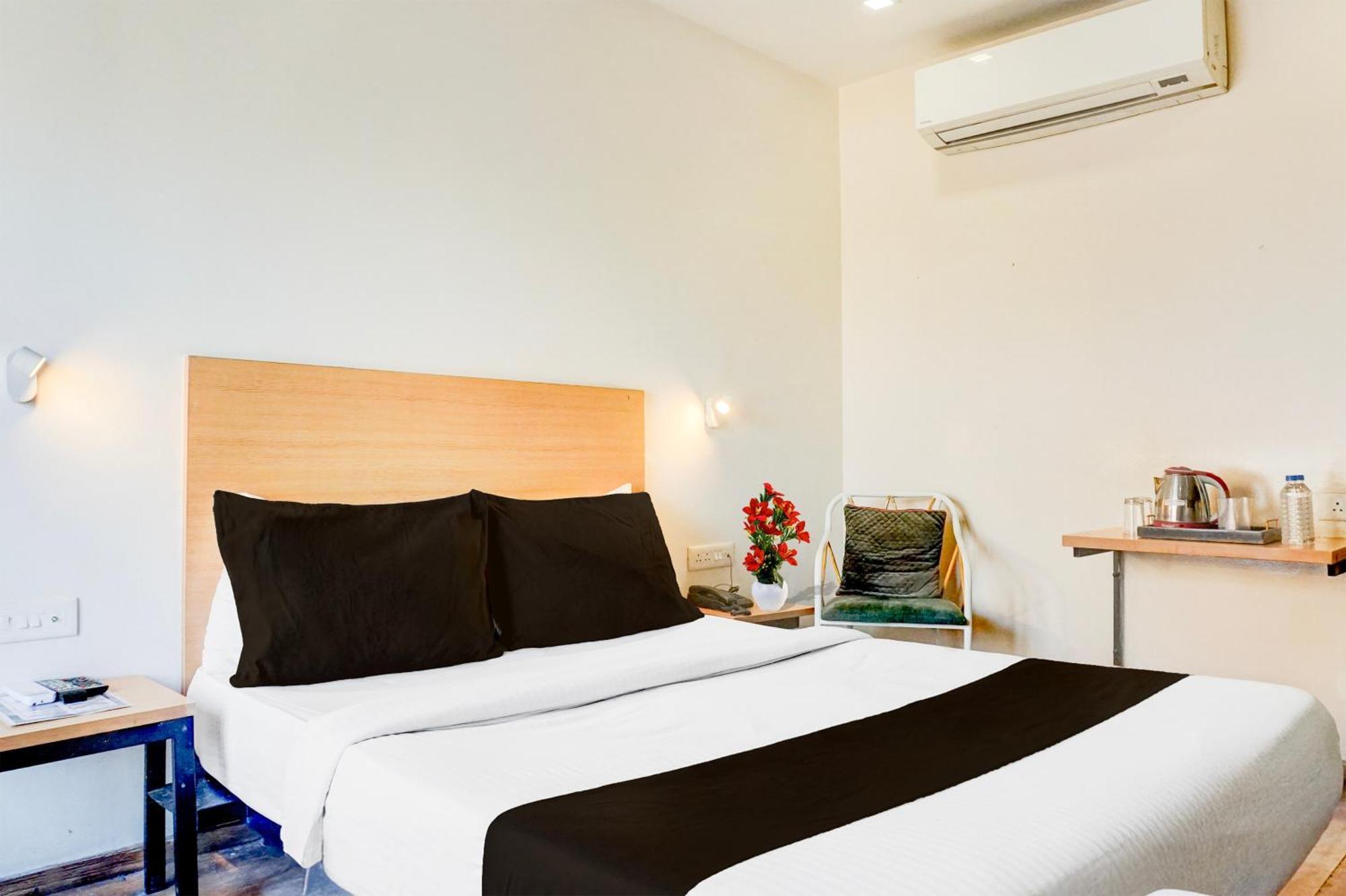 Super Townhouse Mg Road Pune Esterno foto