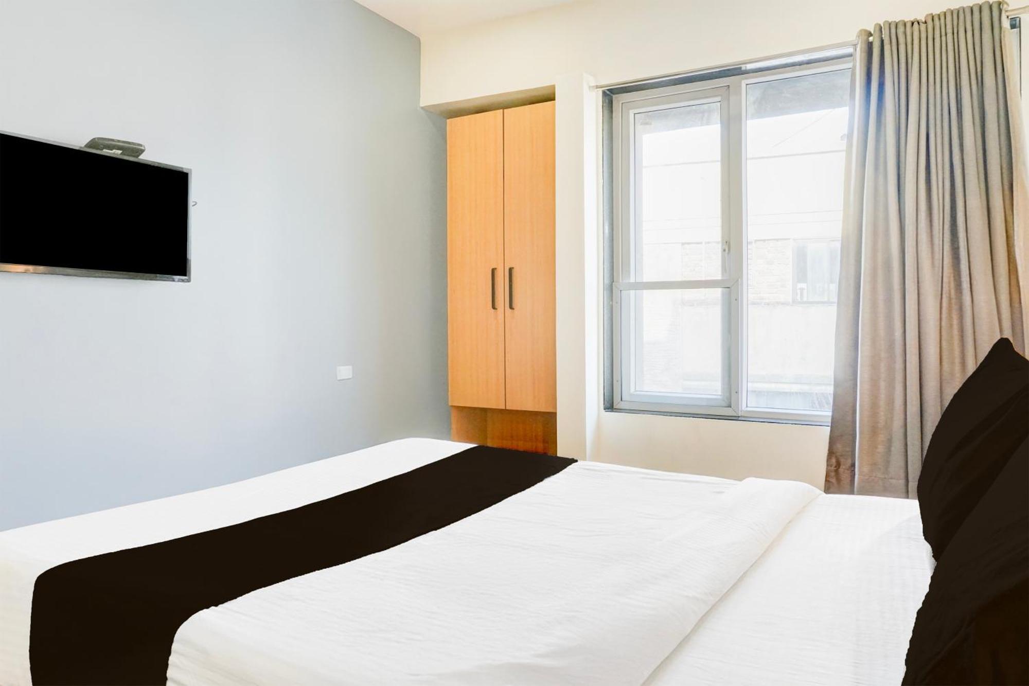 Super Townhouse Mg Road Pune Esterno foto
