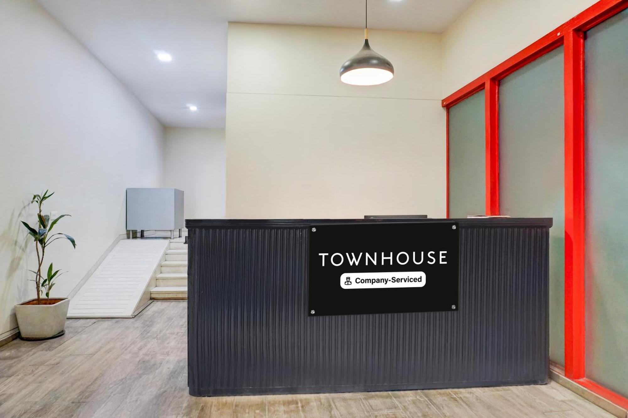 Super Townhouse Mg Road Pune Esterno foto