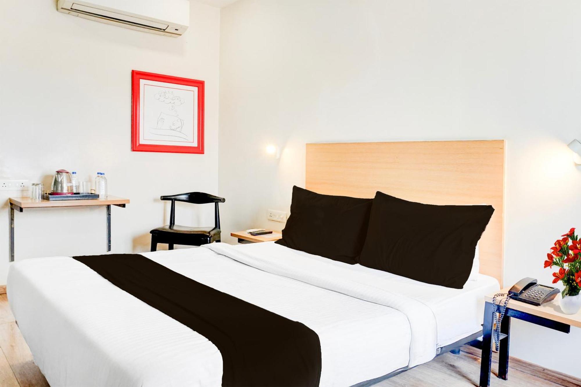 Super Townhouse Mg Road Pune Esterno foto