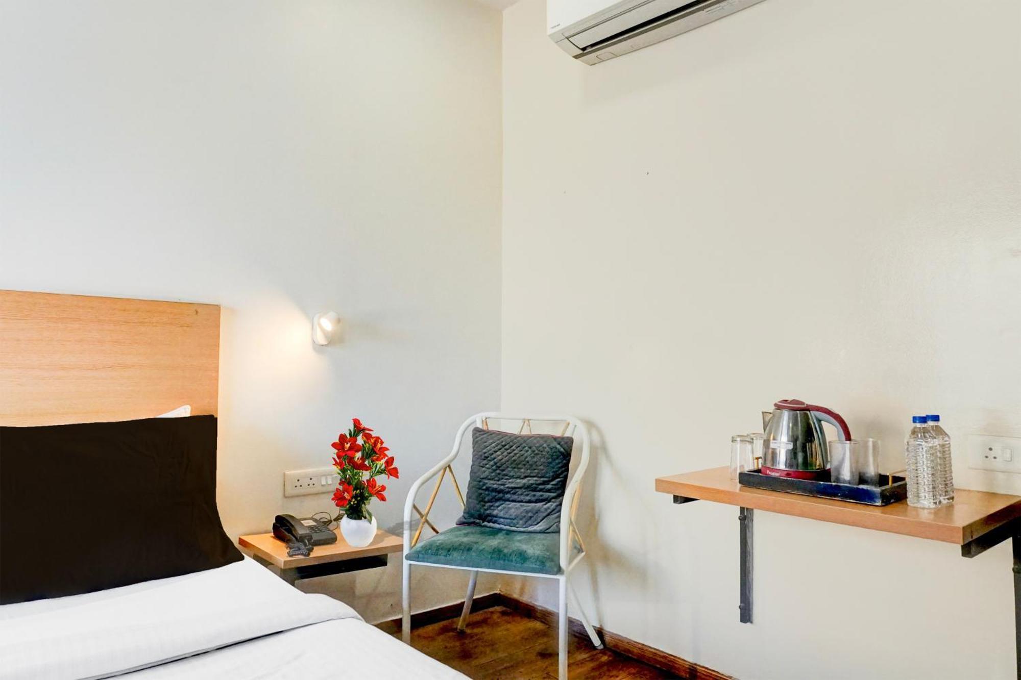 Super Townhouse Mg Road Pune Esterno foto