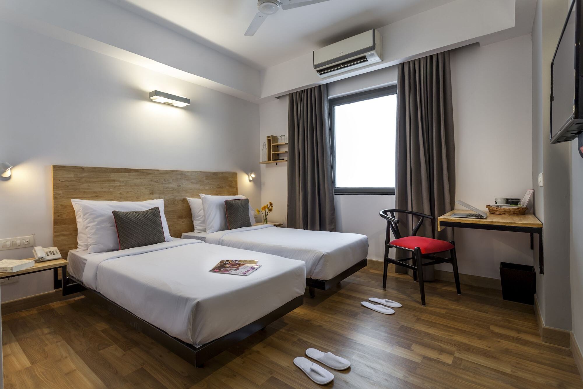 Super Townhouse Mg Road Pune Esterno foto